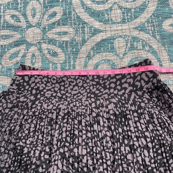 LOFT Leopard Print Pleated Mini Skirt in Black & Gray - Size 10 - Picture 6 of 7